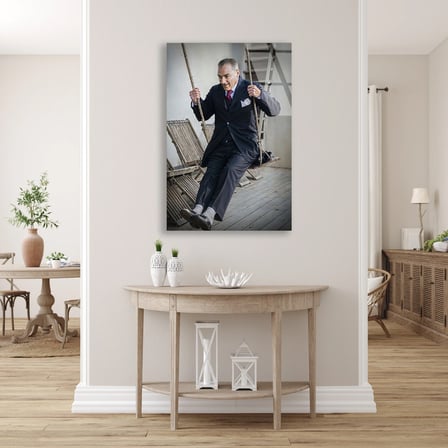 Atatürk Salıncakta Cam Tablo 35x50 cm