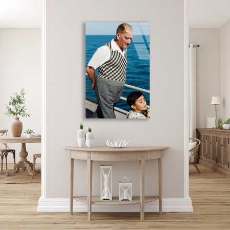 Atatürk Sahilde Çocukla Cam Tablo 35x50 cm