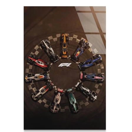 Formula 1 Yarış Ruhu Cam Tablo – Motorsport Kolaj Duvar Dekoru 35x50 cm