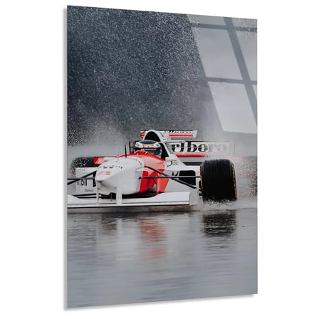 Klasik McLaren Yağmurda F1 Cam Tablo – Formula 1 Duvar Dekoru 35x50 cm