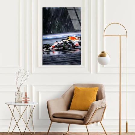 Red Bull Beyaz Livery Yağmurda F1 Cam Tablo – Formula 1 Duvar Dekoru 35x50 cm