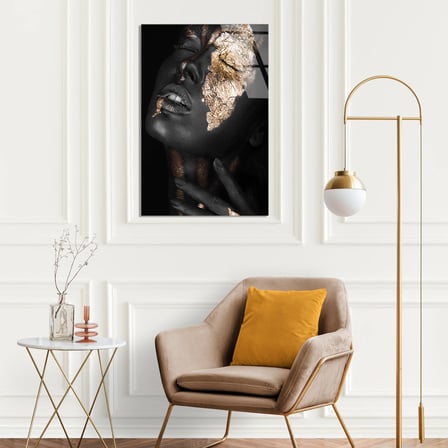 Altın Makyajlı Kadın Portresi Cam Tablo 35x50 cm