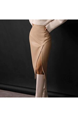 Şıklığın İfadesi: Midi Boy Yırtmaçlı Deri Etek