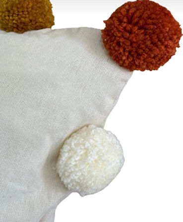 Renkli ponponlu kırlent kılıfı