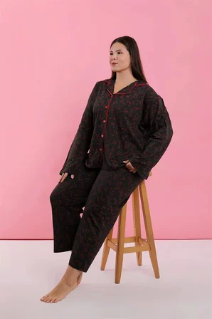 Kadın Büyük Beden Siyah Kırmızı Çiçekli Düğmeli Pijama Takımı