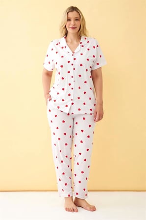 Kadın Beyaz Kırmızı Kalp Desenli Önden Düğmeli Büyük Beden Pijama Takımı
