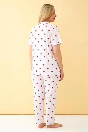 Kadın Beyaz Kırmızı Kalp Desenli Önden Düğmeli Büyük Beden Pijama Takımı