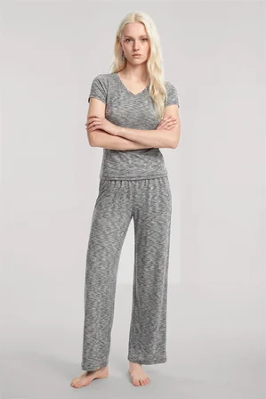 Kadın Gri V Yaka Yumuşak Dokulu Pijama Takımı Rahat Günlük Ev Giyim Seti