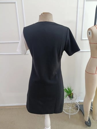 Kadın Kısa Kollu V Yakalı çift Renklç Kısa Lazer Kesim çiçek Detaylı Ithal Krep Elbise