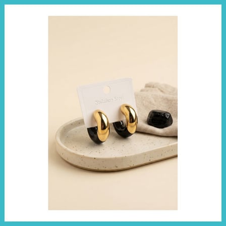 DEFNE STORE 316L Çelik Gold Renk Siyah Halka Model Kadın Küpe DFNBEZ