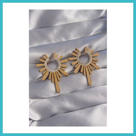 DEFNE STORE 316L Çelik Gold Renk Zirkon Taşlı Güneş Figürlü Küpe DFNBEZ