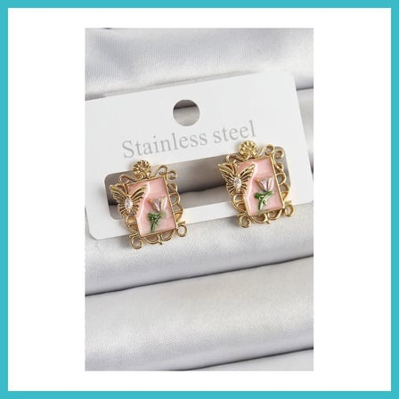 DEFNE STORE Pirinç Pembe Mineli Sanatsal Portre Model Gold Renk Kadın Küpe DFNBEZ