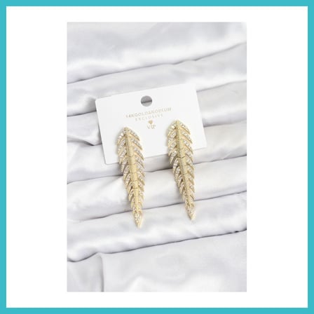 DEFNE STORE Pirinç Gold Renk Balık Sırtı Model Zirkon Taşlı Kadın Küpe DFNBEZ