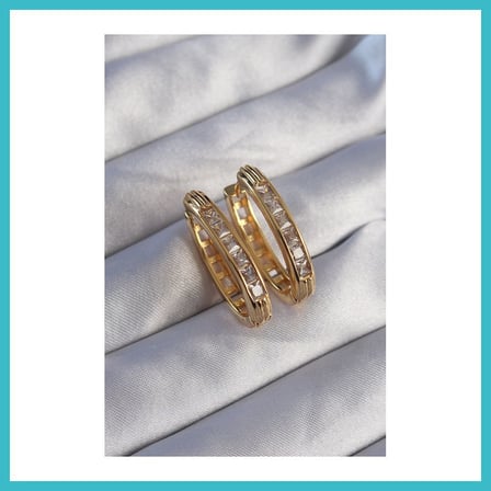 DEFNE STORE Pirinç Gold Renk Zirkon Taşlı Oval Model Küpe DFNBEZ