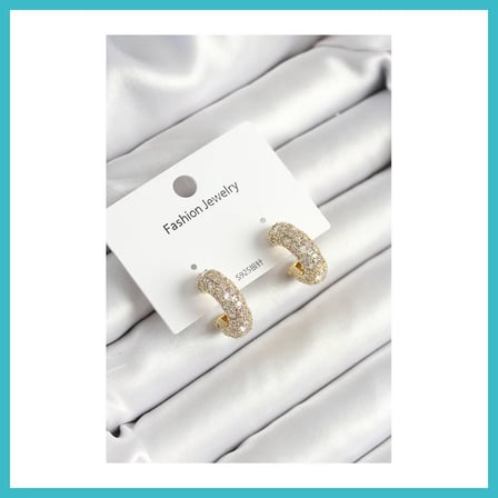 DEFNE STORE Pirinç Zirkon Taşlı Halka Model Gold Renk Kadın Küpe DFNBEZ