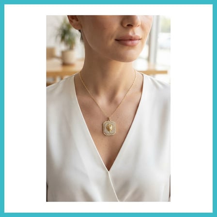 DEFNE STORE 316L Çelik Zincir Gold Aslan Madalyon Model Zirkon Taşlı Kadın Kolye DFNBEZ