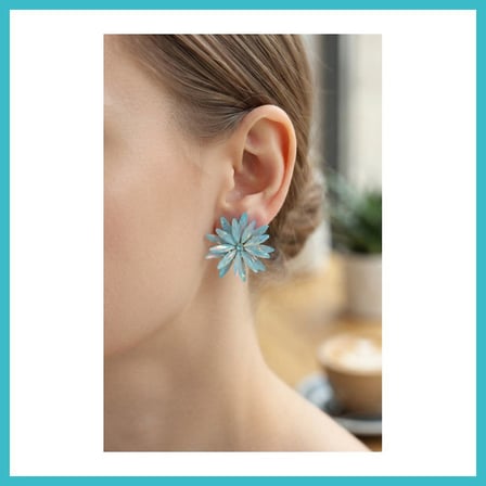 DEFNE STORE Lotus Model Buz Mavisi Renk Kristal Taşlı Kadın Küpe DFNBEZ