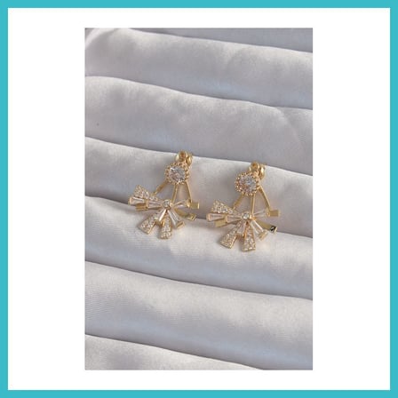 DEFNE STORE Pirinç Gold Renk Zirkon Taşlı Yassı Fiyonk Model Küpe DFNBEZ