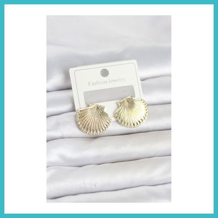 DEFNE STORE Gold Renk Pirinç Deniz Kabuğu Model Kadın Küpe DFNBEZ