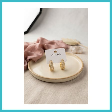 DEFNE STORE Gold Renk Zirkon Taşlı Damla Halka Model Kadın Küpe DFNBEZ