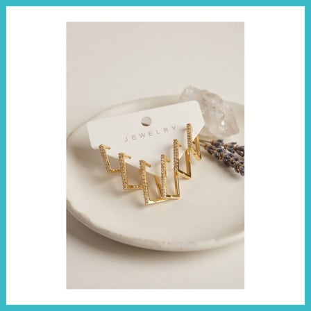 DEFNE STORE Gold Renk Zirkon Taşlı Pirinç Kare Model Kadın Küpe Seti DFNBEZ