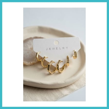 DEFNE STORE Petek Model Gold Renk Zirkon Taşlı Pirinç Kadın Küpe Seti DFNBEZ