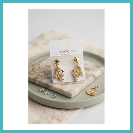 DEFNE STORE Gold Renk Zirkon Taşlı Halley Model Pirinç Kadın Küpe DFNBEZ
