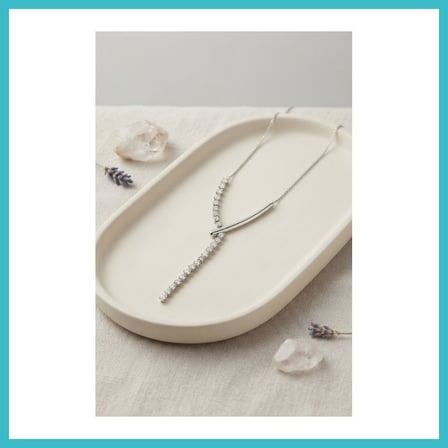 DEFNE STORE Pirinç Gümüş Renk Zirkon Taşlı Asimetrik Bar Model Kadın Kolye DFNBEZ