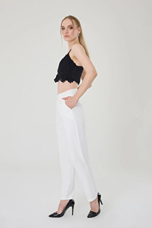 	Kadın Beyaz Dar Kesim Kumaş Pantolon