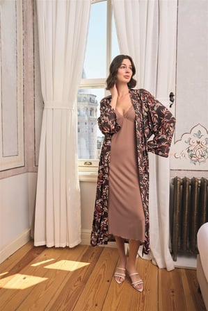 Arias Closet Yaprak Desenli Yırtmaçlı Dantelli ve Dekolteli Sabahlık Takımı