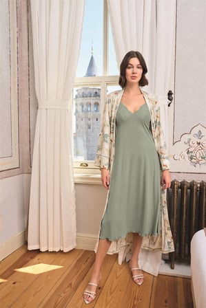 Arias Closet Çiçek ve Yaprak Desenli Dantelli ve Dekolteli Sabahlık Takımı