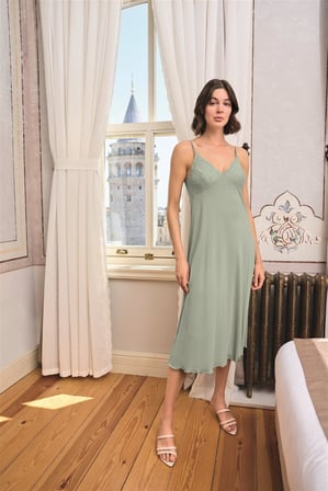 Arias Closet Çiçek ve Yaprak Desenli Dantelli ve Dekolteli Sabahlık Takımı