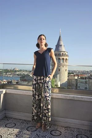 Arias Closet Yaprak Desenli ve Dantelli 'lü Pijama Takımı