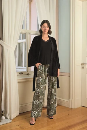 Arias Closet Çiçek Yaprak ve Etnik Desenli Dantelli 'lü Pijama Takımı
