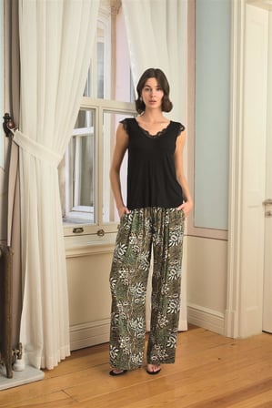 Arias Closet Çiçek Yaprak ve Etnik Desenli Dantelli 'lü Pijama Takımı