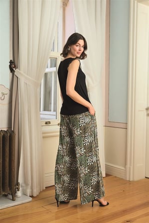 Arias Closet Çiçek Yaprak ve Etnik Desenli Dantelli 'lü Pijama Takımı