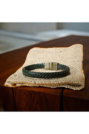 Yeşil Deri Bileklik, Mıknatıs Kapama, 4 Beden Seçeneği, Modern Tasarım