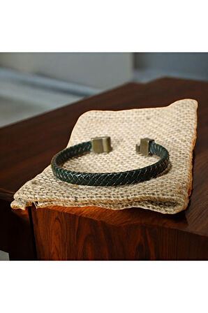 Yeşil Deri Bileklik, Mıknatıs Kapama, 4 Beden Seçeneği, Modern Tasarım