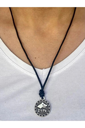 Göktürk Bayrağı Motifli Kolye – Ayarlanabilir Pamuk İp, Zamak Metal Tasarım