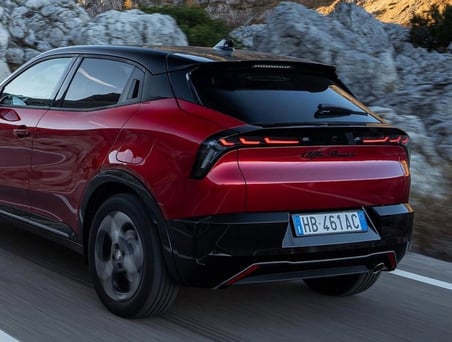 DK Tuning Alfa Romeo Junior Bagaj Siyah Yazı Logo Arma