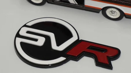 DK Tuning Land Rover Range Rover SVR Bagaj Kırmızı Siyah Logo