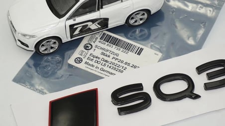 DK Tuning SQ3 2025+ Bagaj Siyah Yazı Logo Arma Audi İle Uyumlu