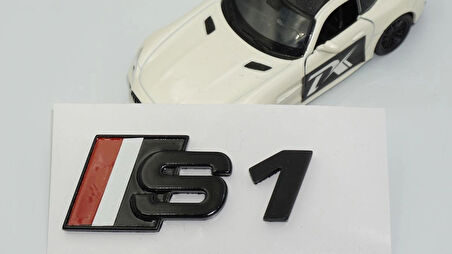 DK Tuning S1 Siyah Gri Kırmızı Bagaj Logo Audi İle Uyumlu