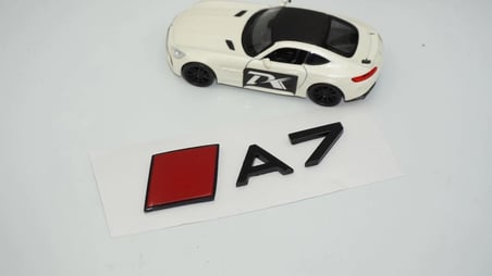 DK Tuning A7 2025+ Bagaj Kırmızı Siyah Yazı Logo Arma Audi İle Uyumlu