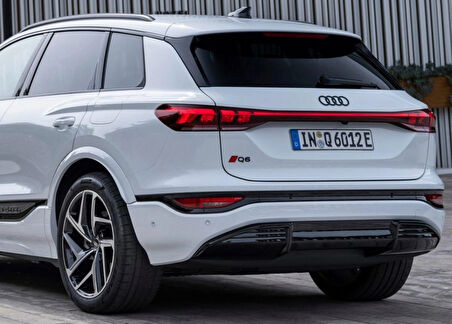 DK Tuning Q6 2025+ Bagaj Kırmızı Siyah 3M Yazı Logo Audi İle Uyumlu