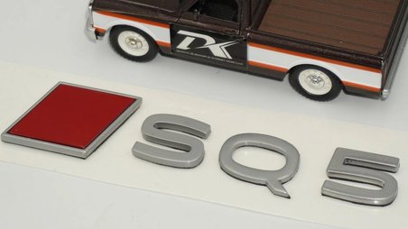 DK Tuning SQ5 2025+ Bagaj Kırmızı Gümüş Yazı Logo Arma Audi İle Uyumlu