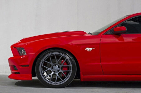 DK Ford Mustang Shelby GT Koşan At Çamurluk Yanı Gri Logo Arma