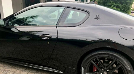 DK Tuning Maserati Yan Kanatlar Çemberli Kırmızı Siyah Rozet Amblem Seti
