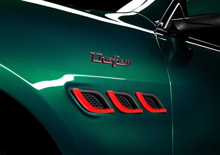 DK Tuning Maserati Trofeo Çamurluk Siyah Kırmızı Yazı Logo Amblem