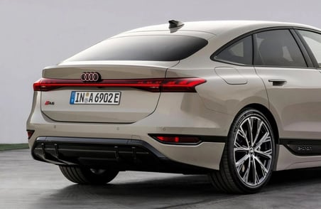 DK Tuning A6 2025+ Bagaj Kırmızı Siyah Yazı Logo Arma Audi İle Uyumlu